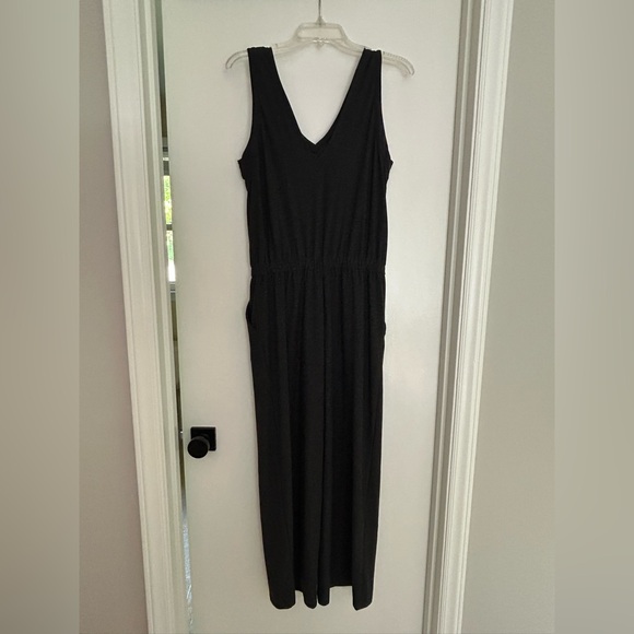 Old Navy Breathe On Wide Leg Jumpsuit Black Medium - Picture 4 of 6
